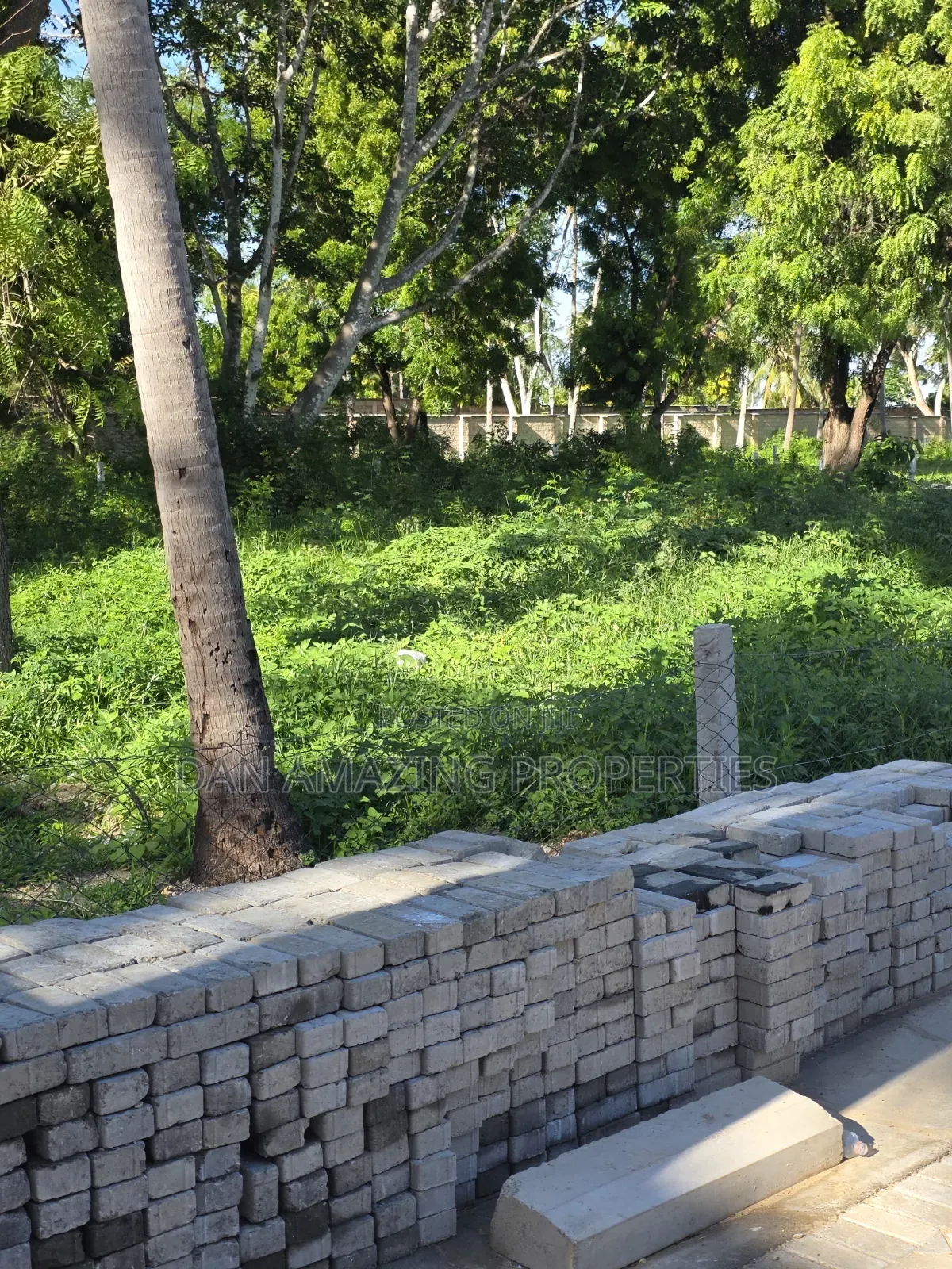 1/2 an Acre Beachfront for Sale in Msa Kanamai Majengo in Gated Zone