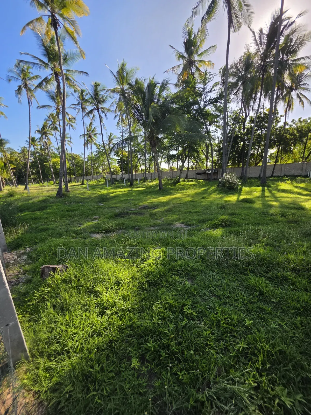 1/2 an Acre Beachfront for Sale in Msa Kanamai Majengo in Gated Zone