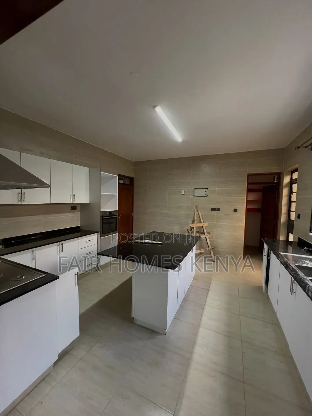 5bdrm Townhouse / Terrace in Kabasiran Avenue, Muthangari for rent