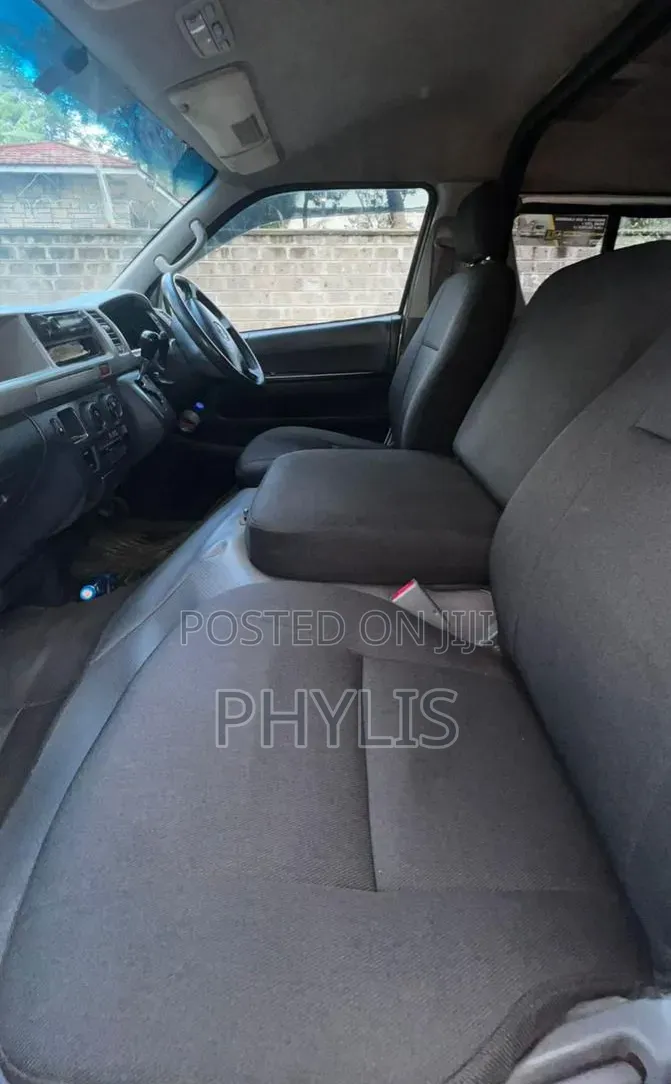 Toyota HiAce 2011 White