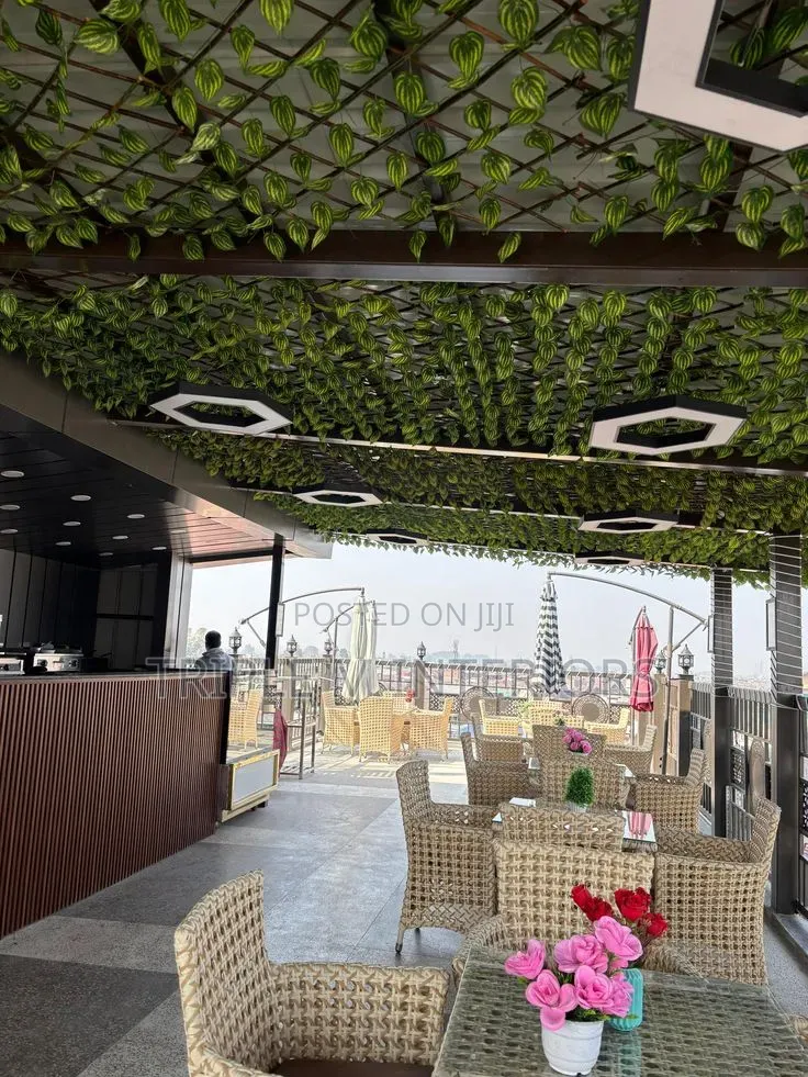 Refined Expandable Green Fence for Hospitality Interiors