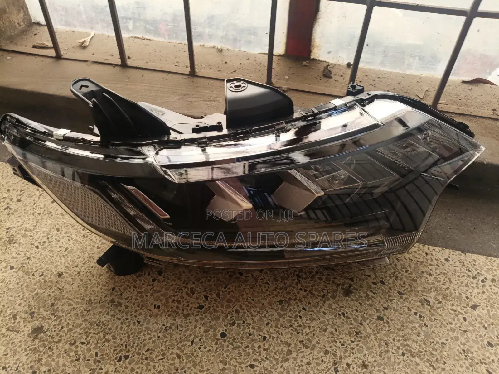 Headlight Mistrubishi Outlander Model 2020-2021
