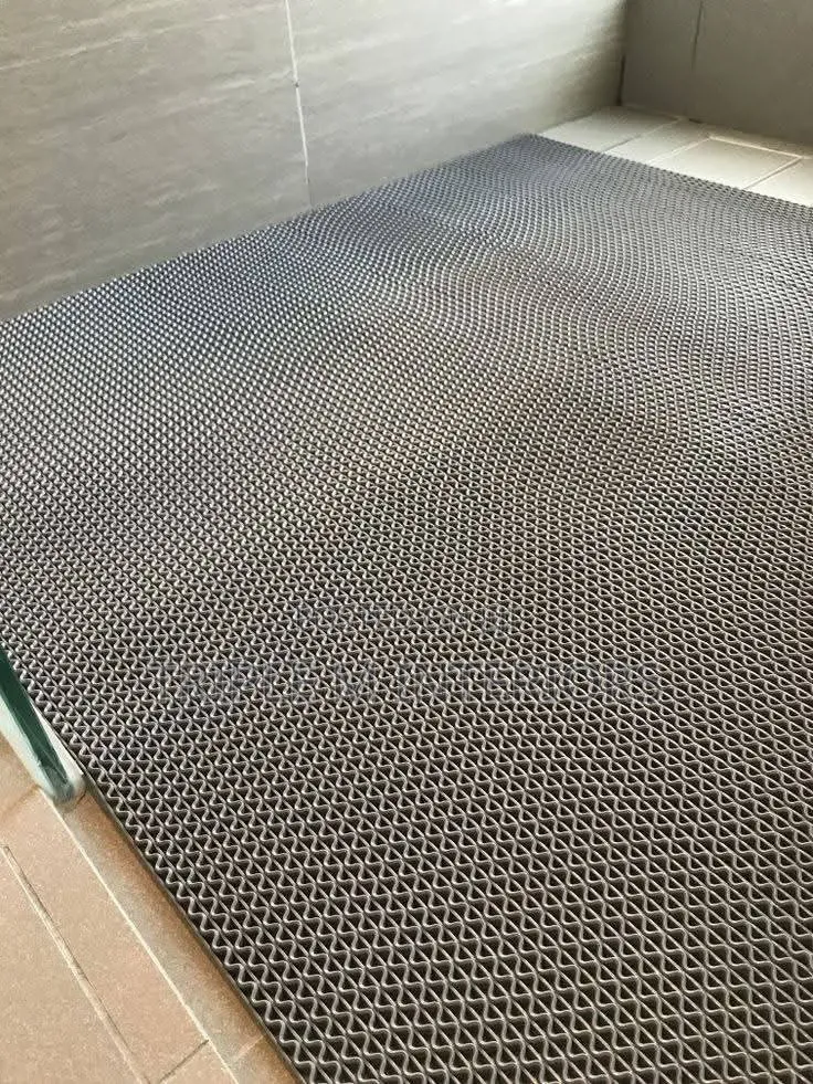 Strong Grip Perforated S Mat