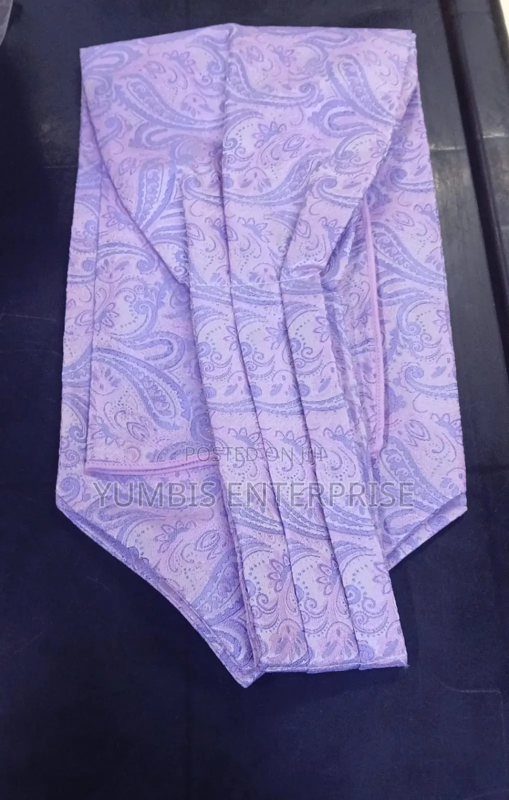 Cravat Tie With a Matching Pocket Square