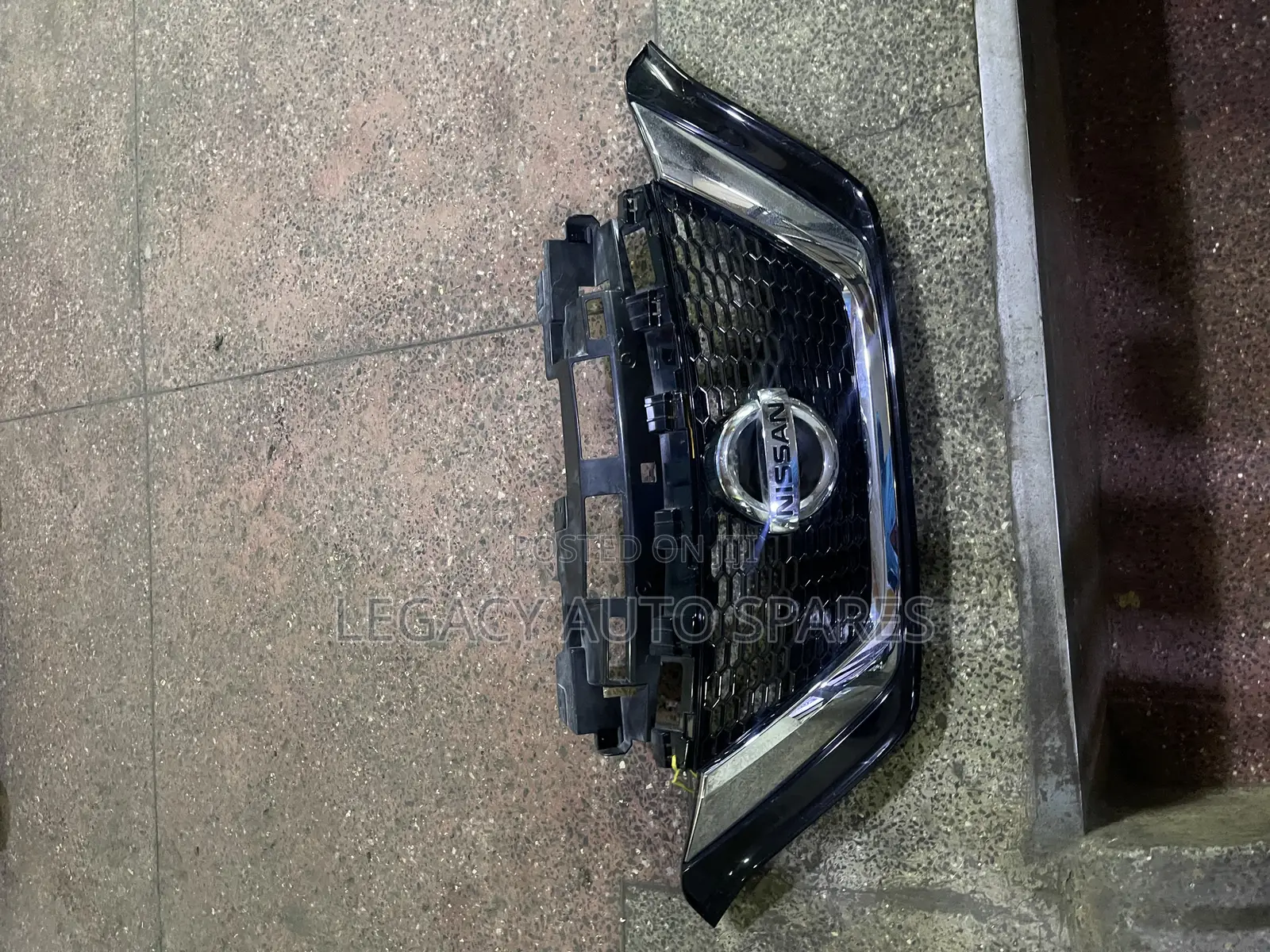 Nissan Note 2015 Front Grille