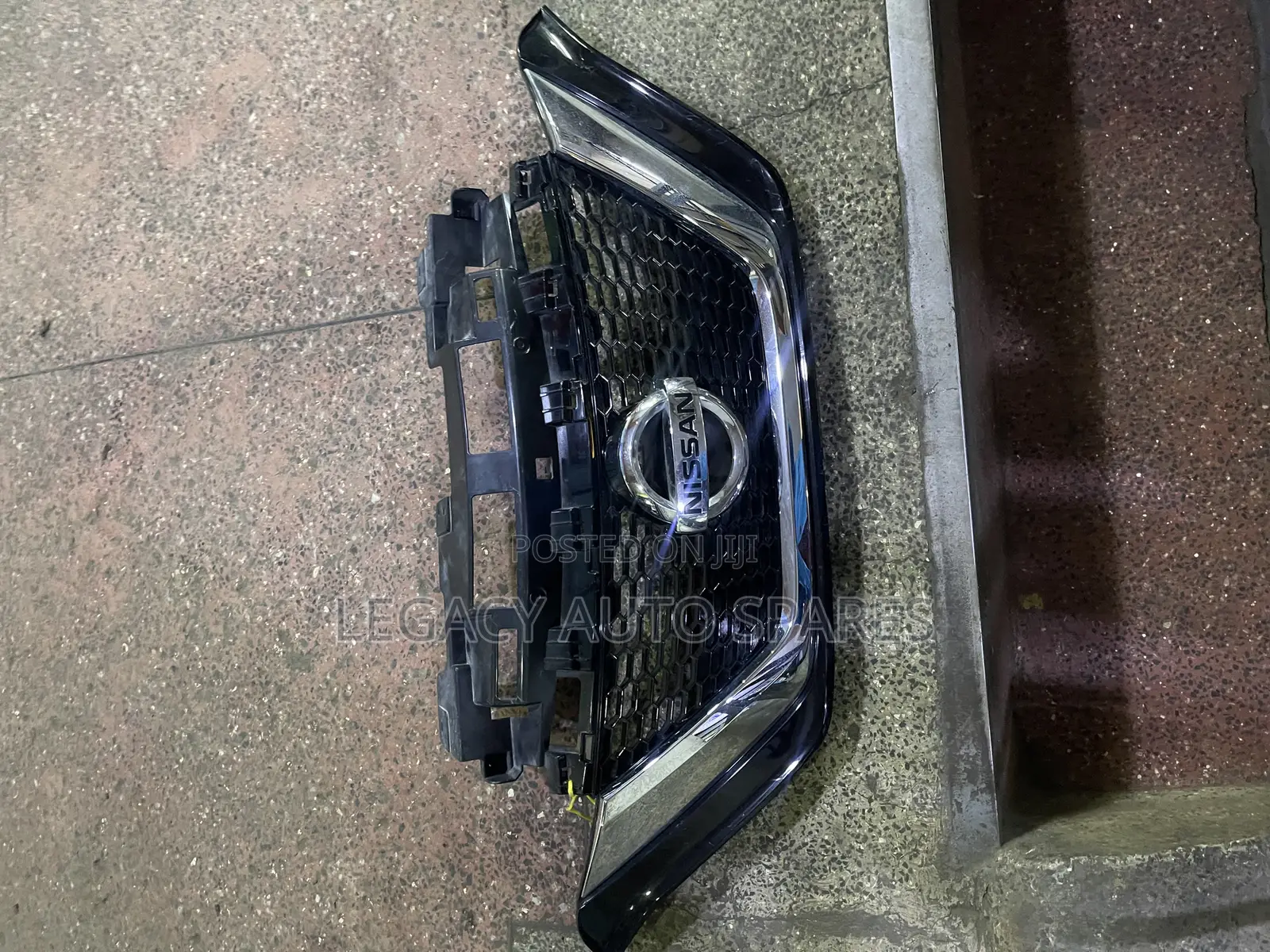Nissan Note 2015 Front Grille