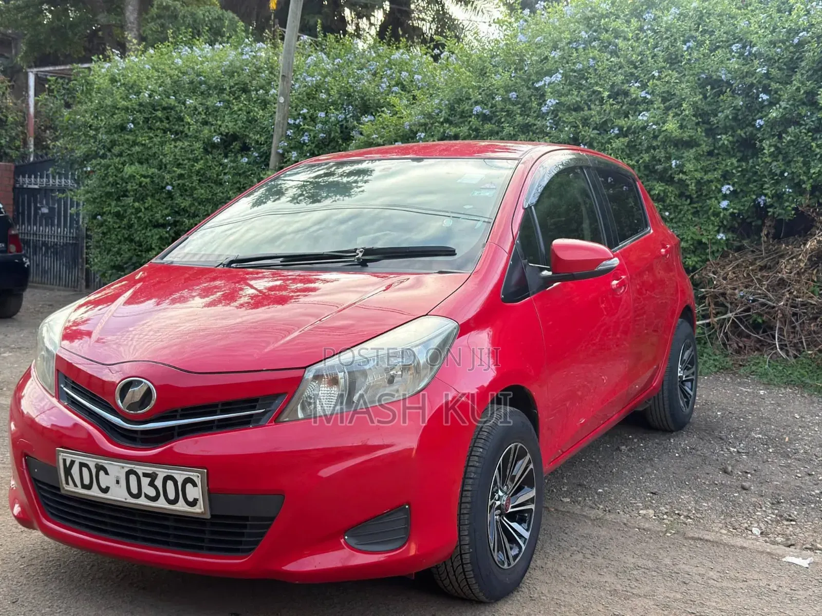 Toyota Vitz 2013 Red