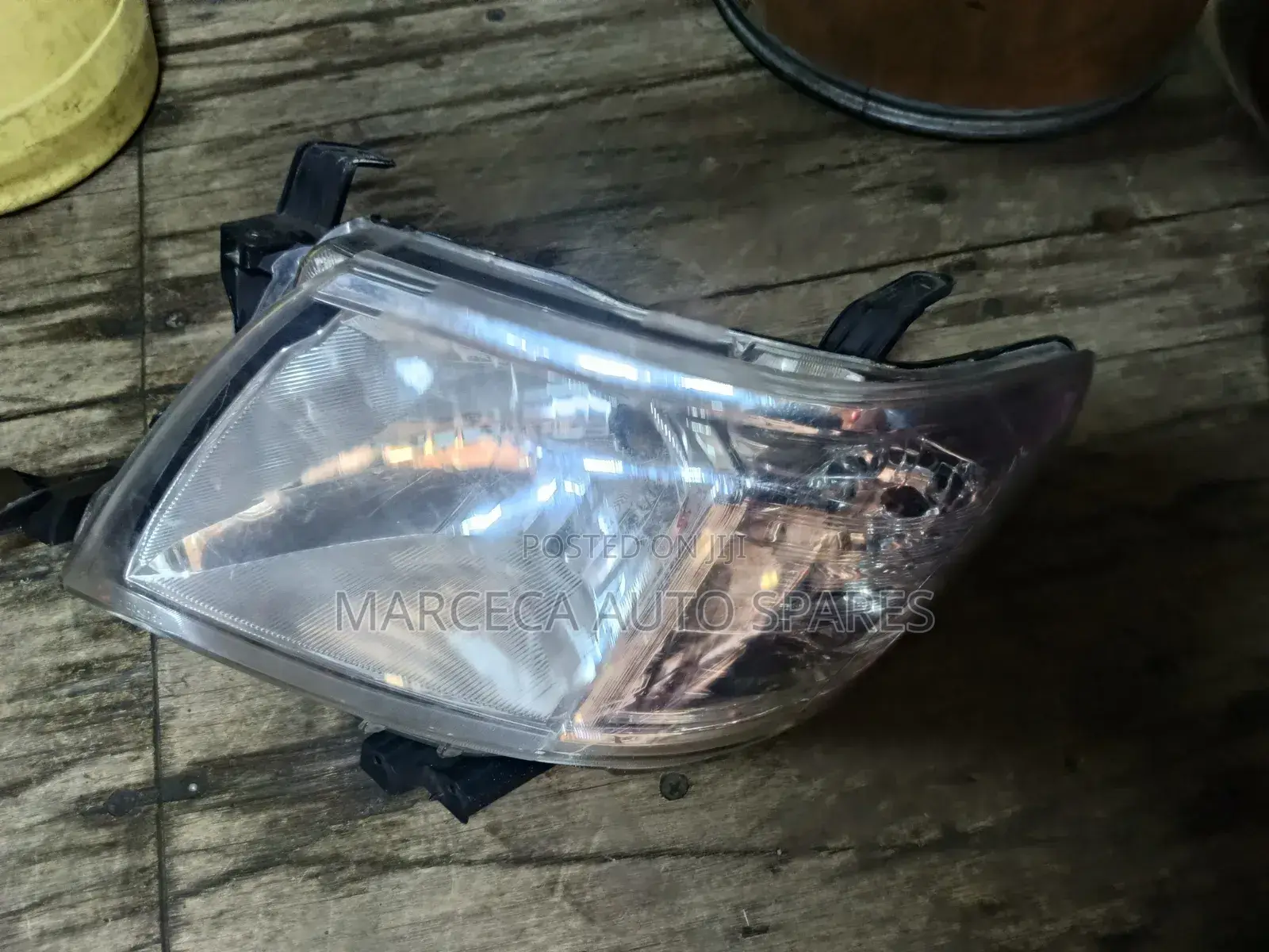 Headlight Hilux Vigo 2012.