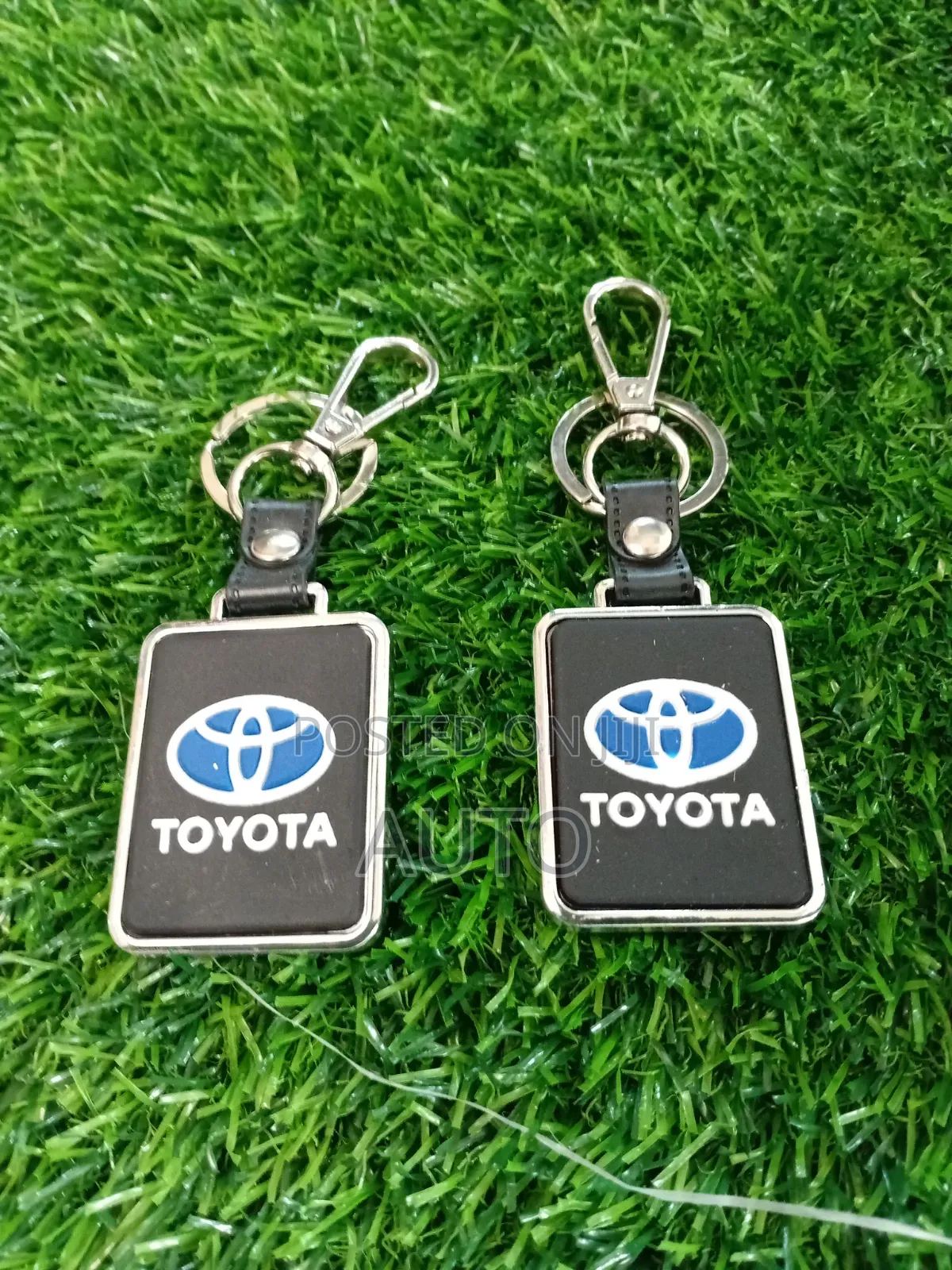 Toyota Premium Key Holder Keychain Set