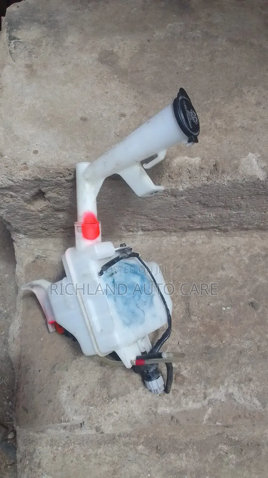 Toyota Passo M700 Washer Bottle