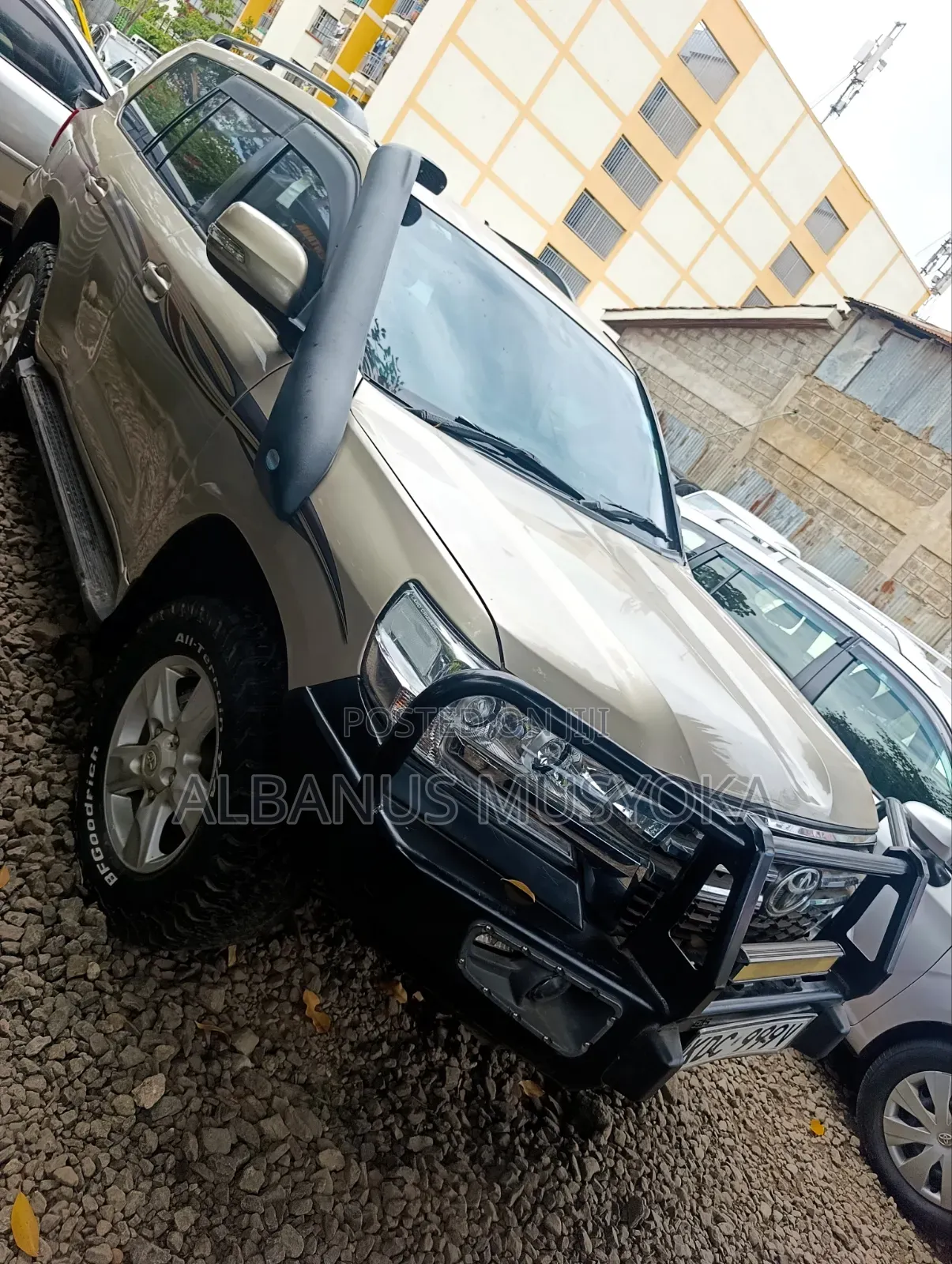 Toyota Land Cruiser 2010 Gold