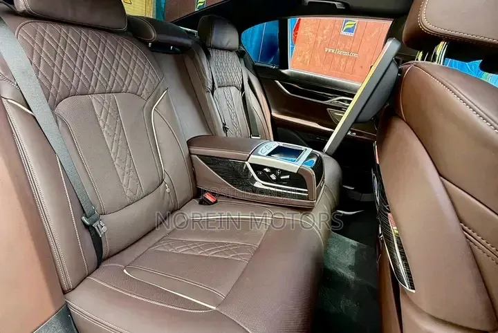 BMW 740 2019 Off white