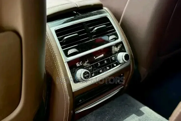BMW 740 2019 Off white