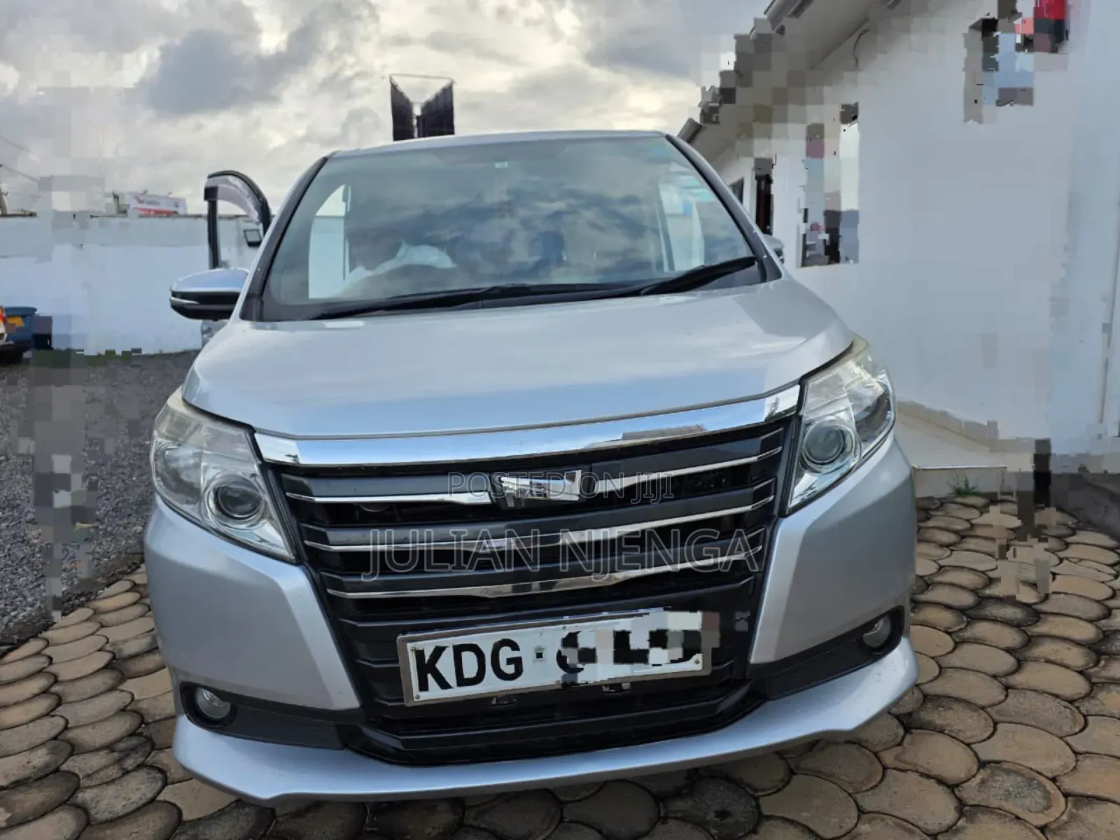 Toyota Noah 2.0 FWD (8 Seater) 2014 Silver