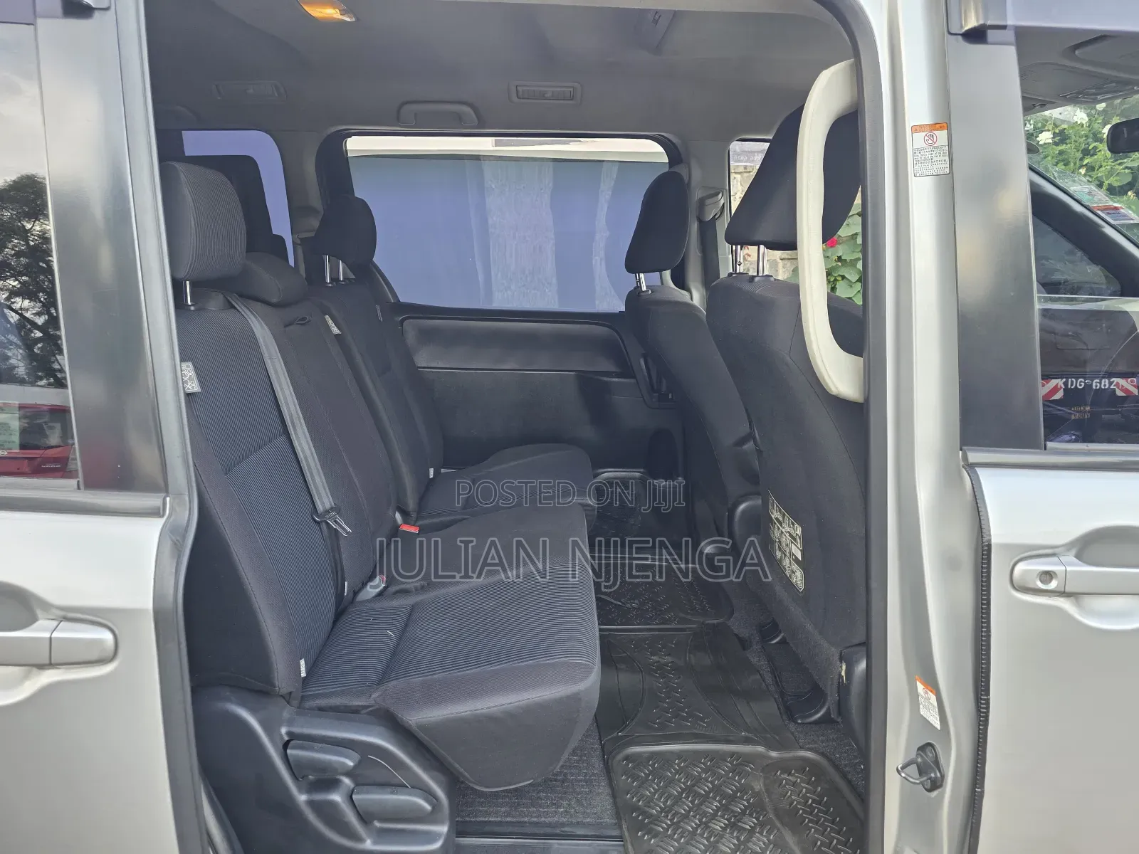 Toyota Noah 2.0 FWD (8 Seater) 2014 Silver