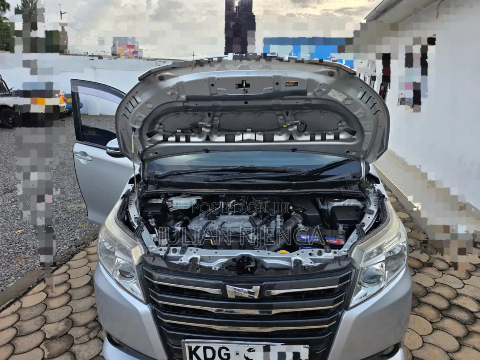 Toyota Noah 2.0 FWD (8 Seater) 2014 Silver