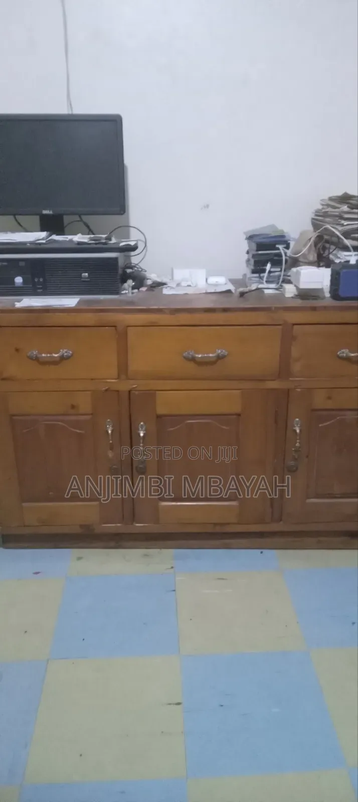 Iam Selling a Sideboard