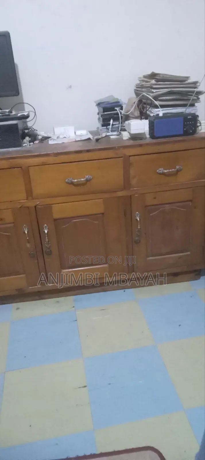 Iam Selling a Sideboard
