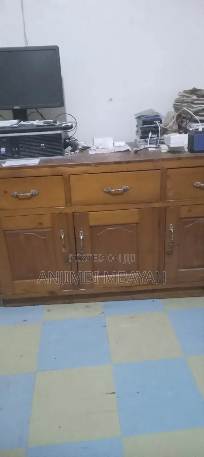 Iam Selling a Sideboard