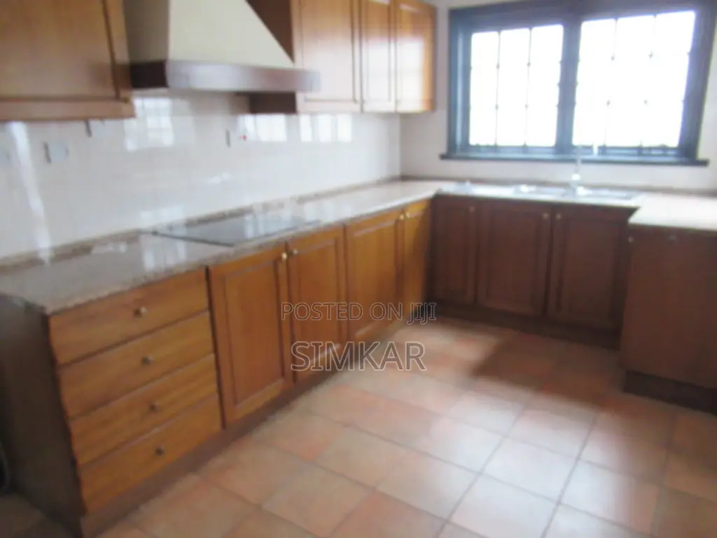 4bdrm Townhouse / Terrace in Riverside Estate for rent