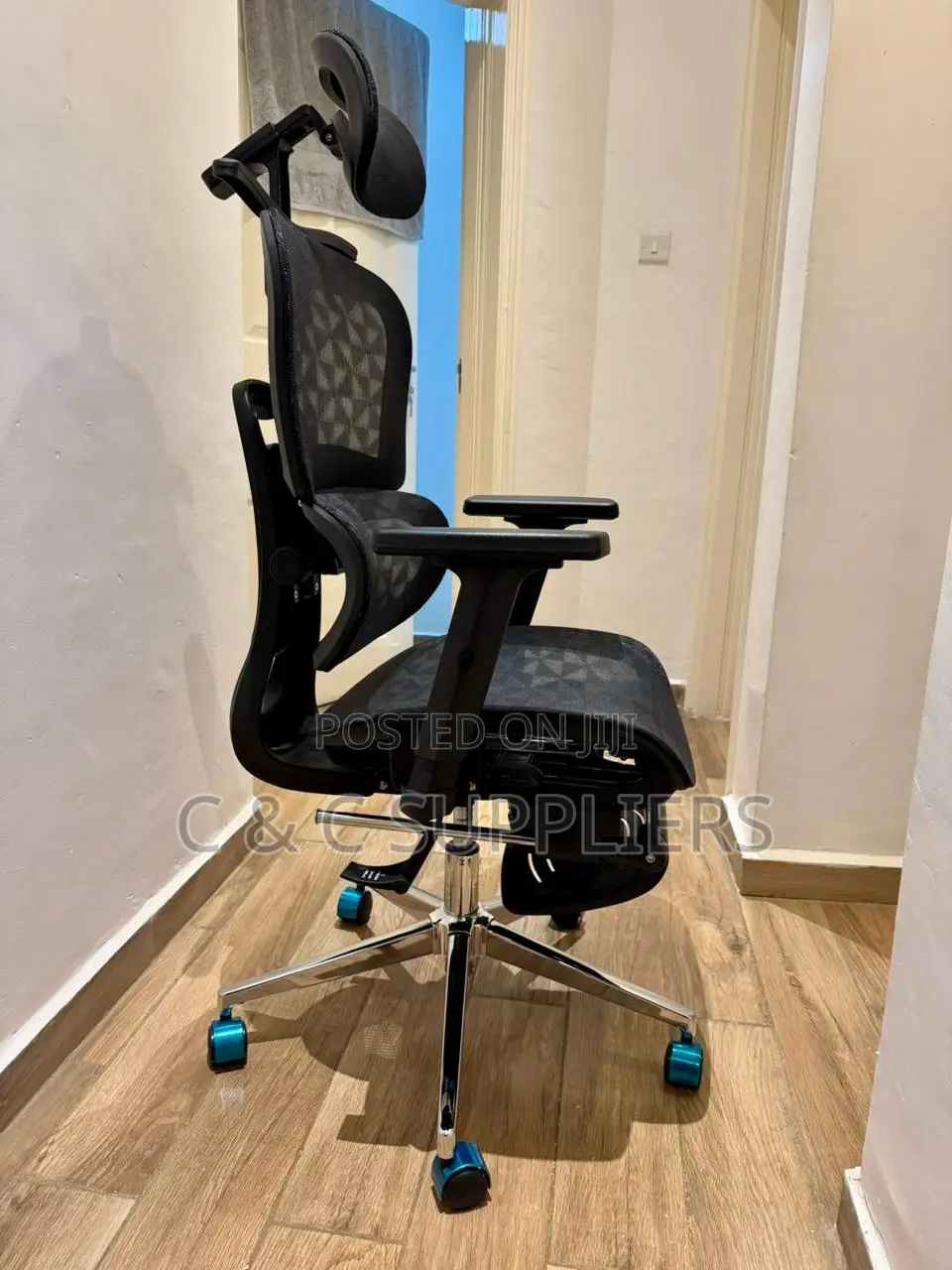 Orthopedic Office Seat With Footrest