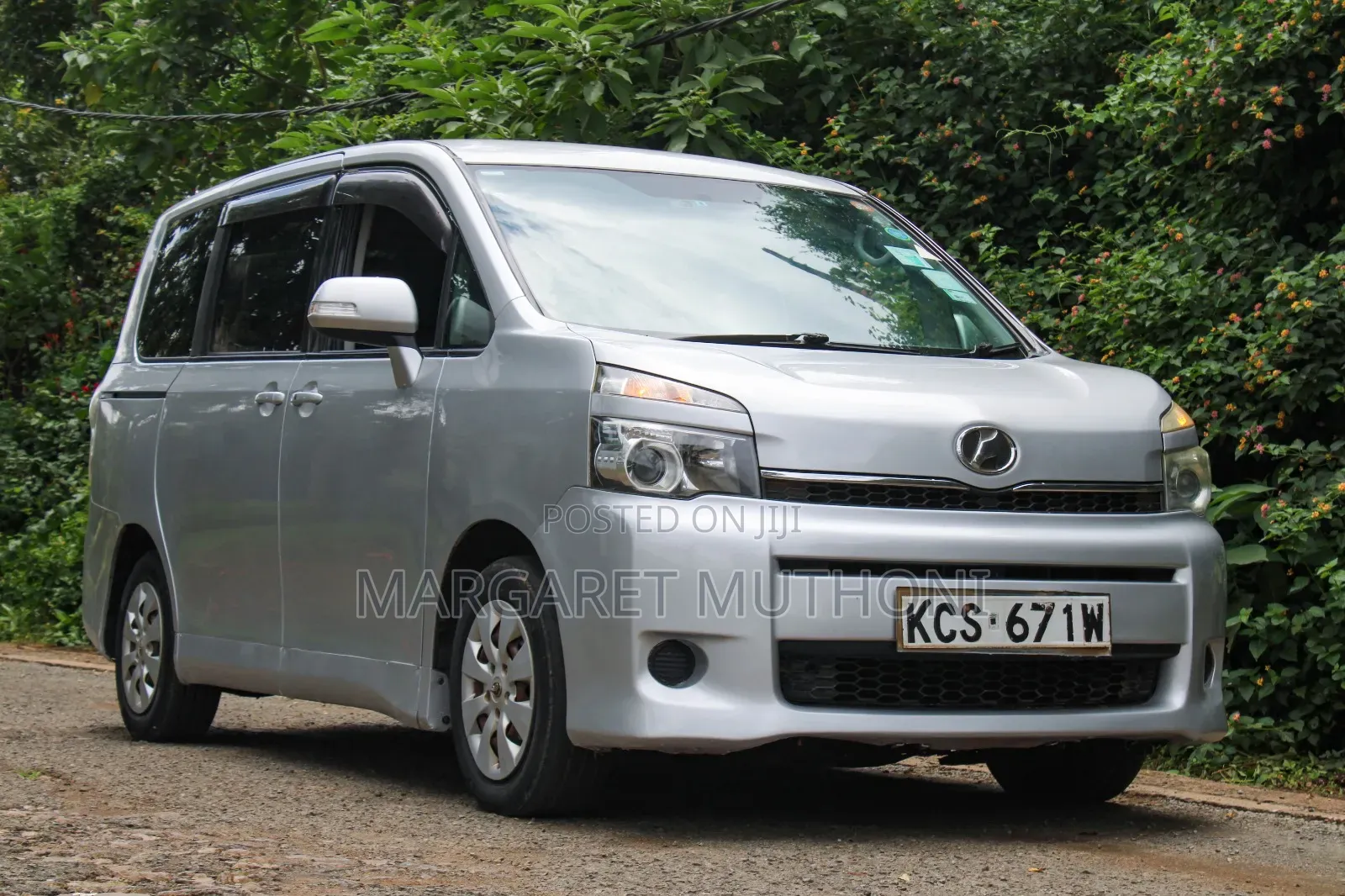 Toyota Voxy 2012 Silver