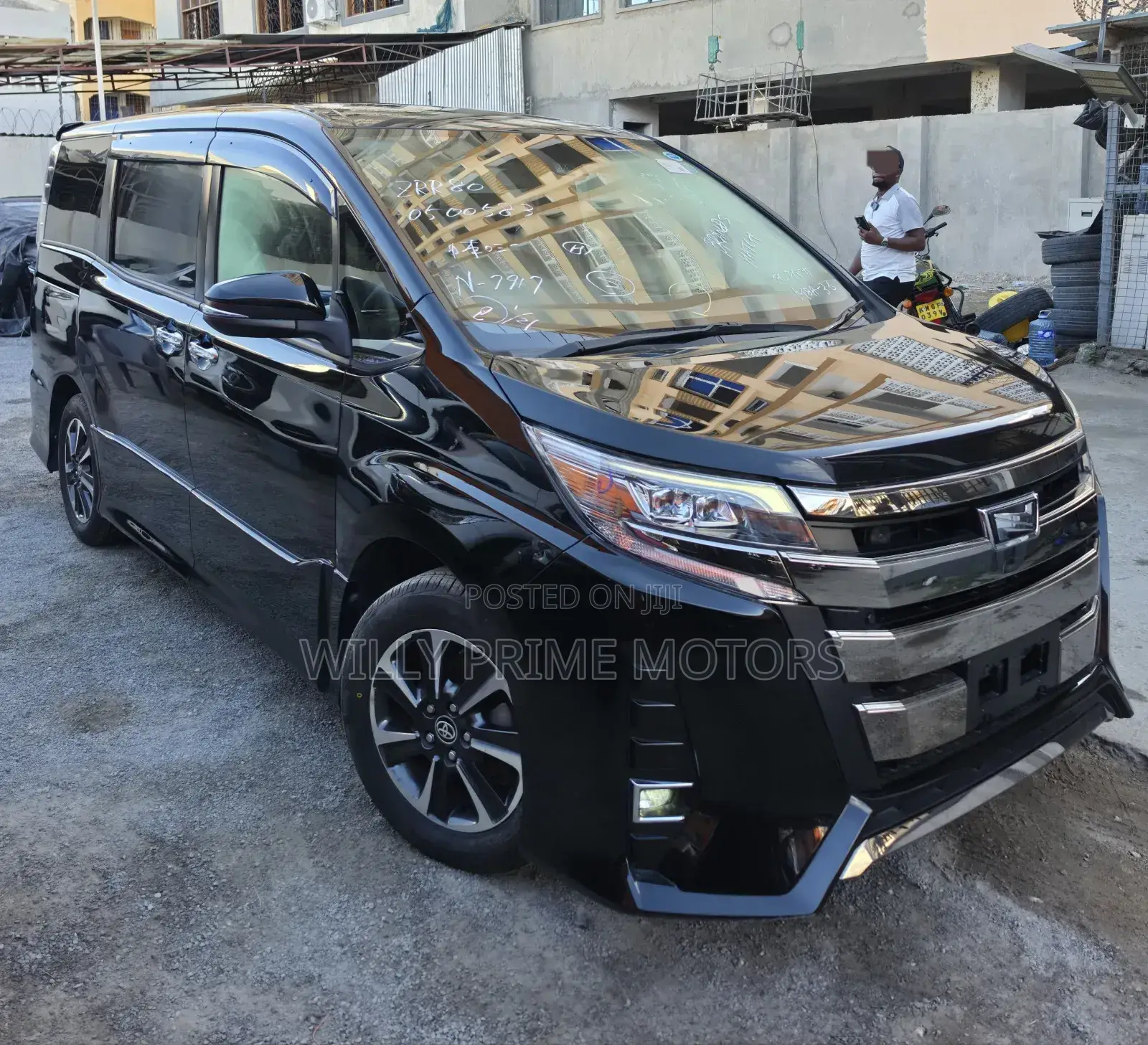 Toyota Noah 2.0 FWD (8 Seater) 2019 Black