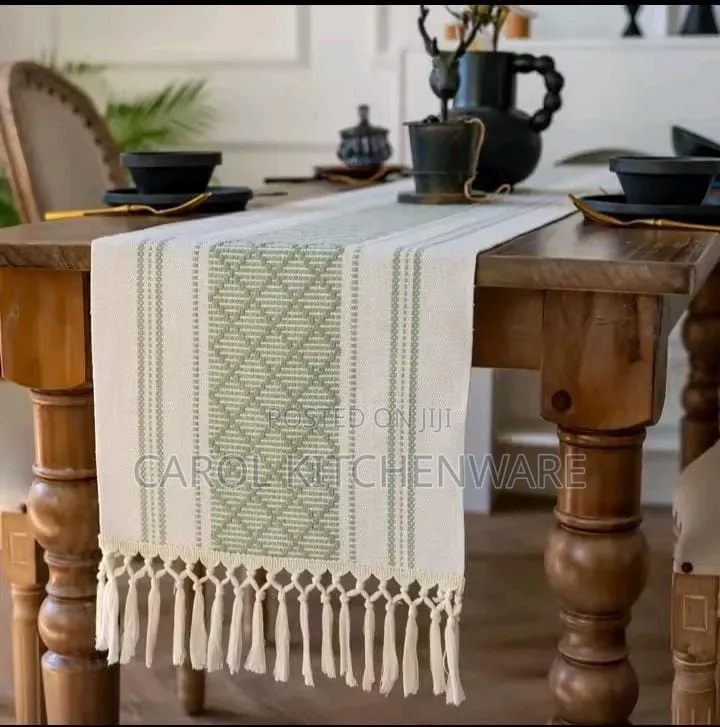 Braided Woven Textured Table Runner With Tassel+ 6 Mats.