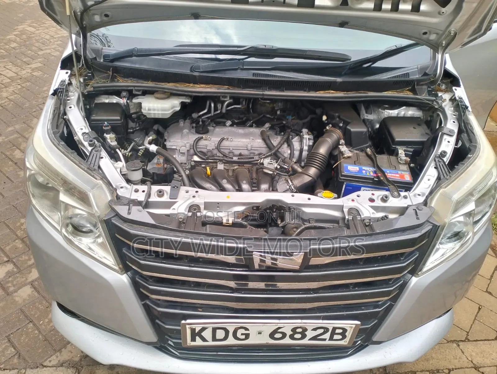 Toyota Noah 2015 Silver