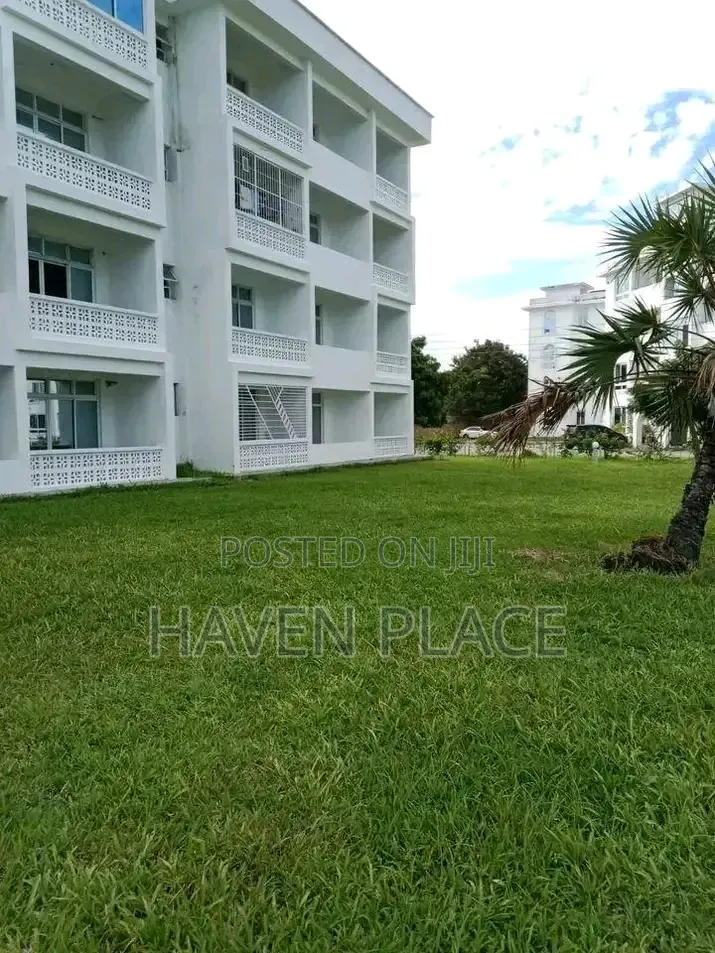 Executive 1 Bedroom Airbnb, Ocean Beach, Malindi