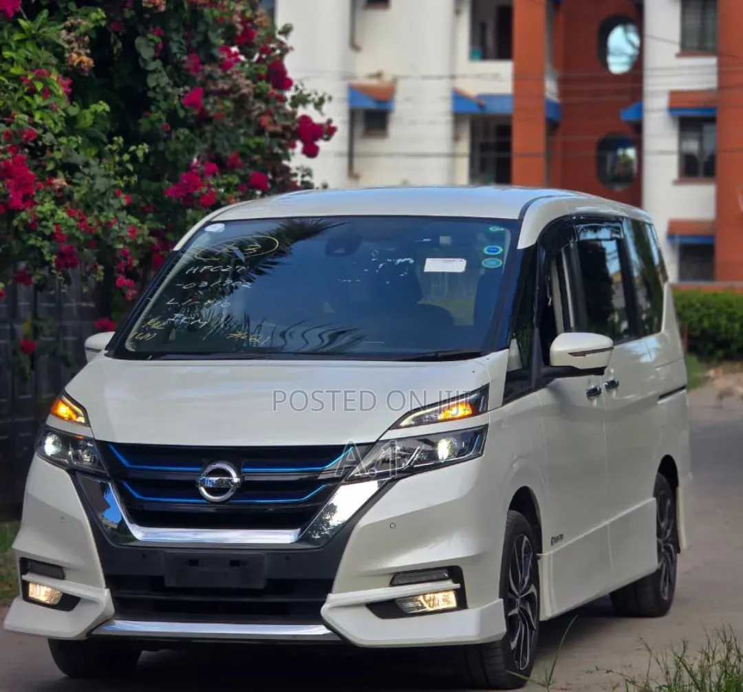 Nissan Serena 2019 Off white