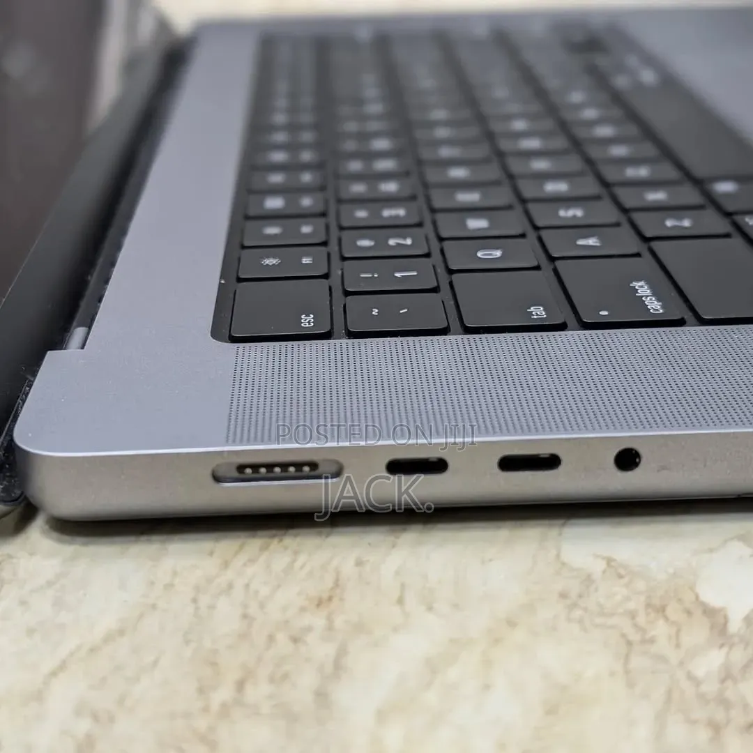 Laptop Apple MacBook Pro 2021 M1 32GB Apple M1 Pro SSD 512GB