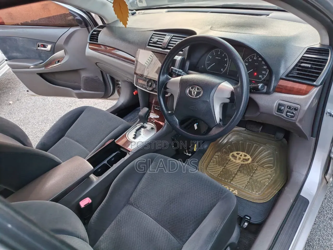 Toyota Premio 2013 Silver