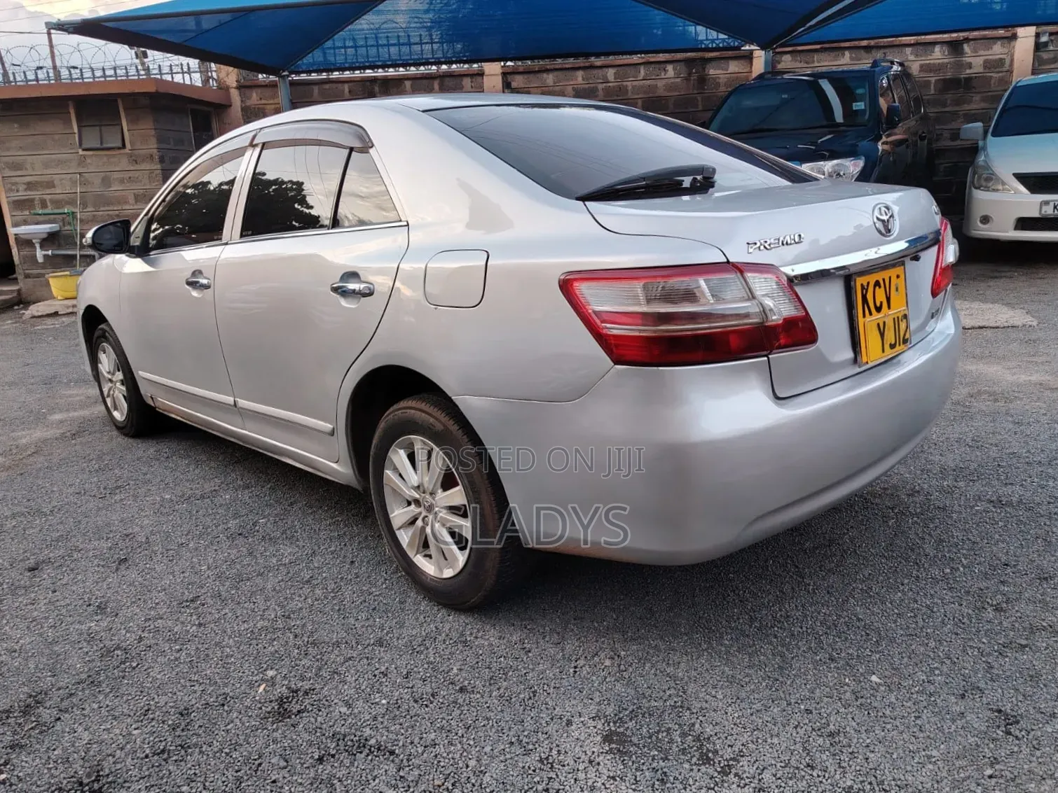 Toyota Premio 2013 Silver