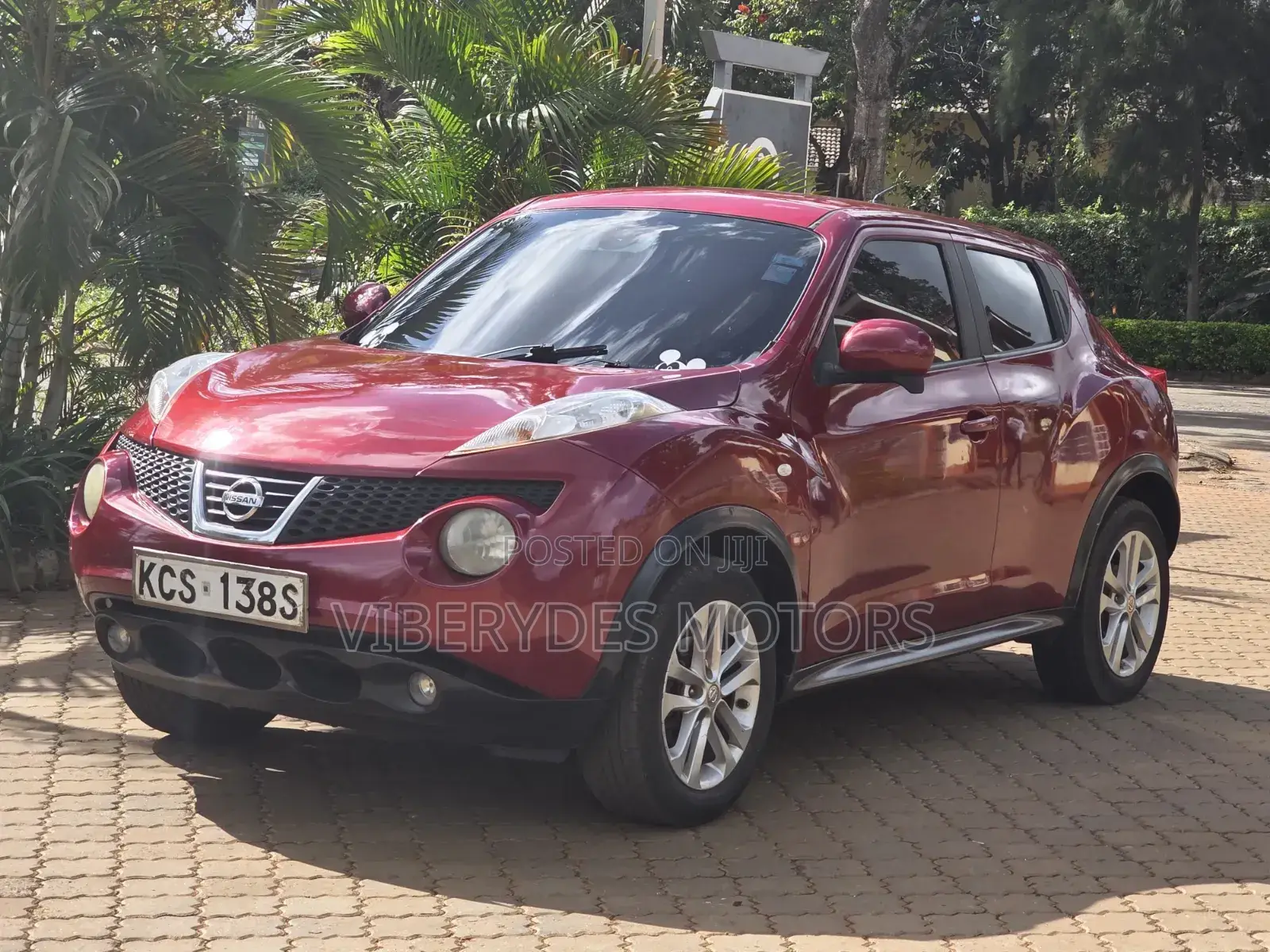 Nissan Juke 2011 Maroon