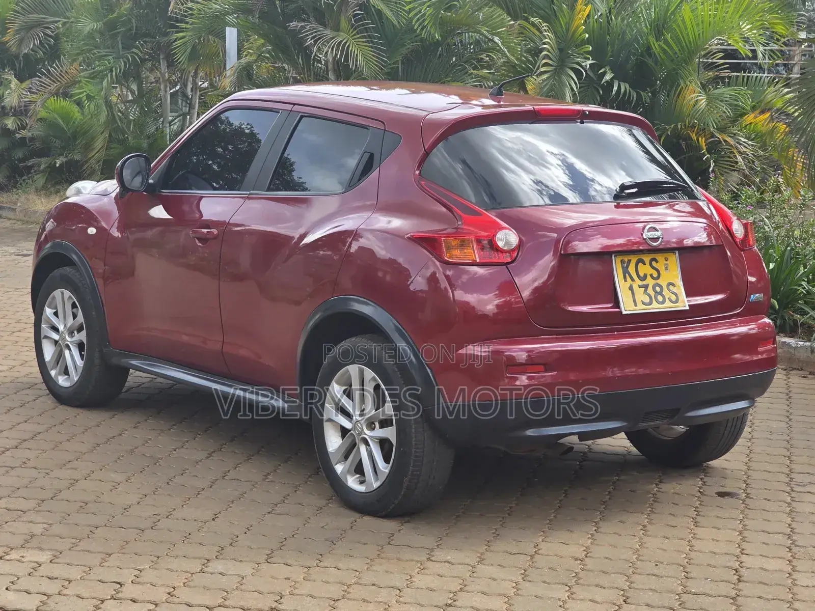 Nissan Juke 2011 Maroon