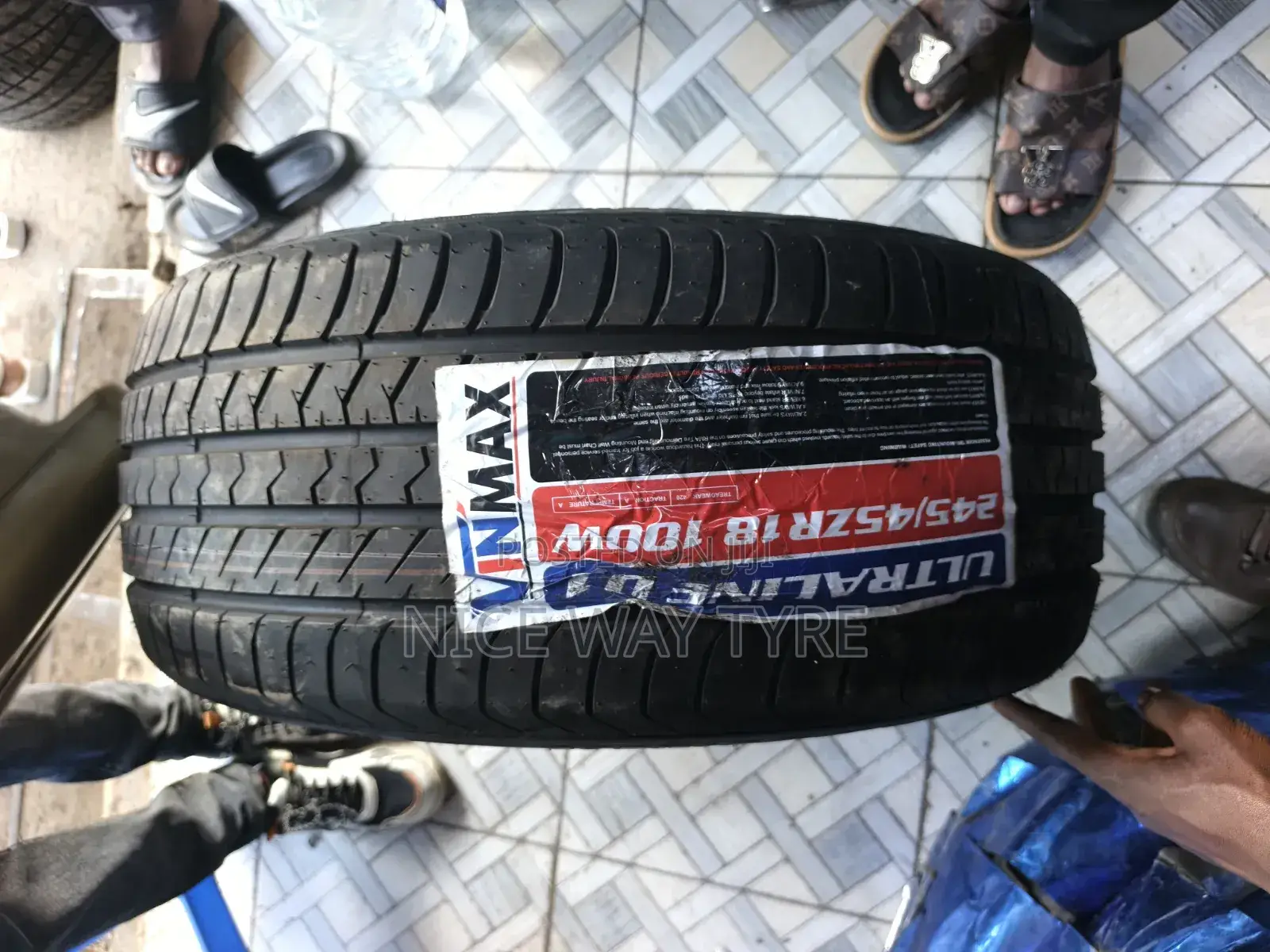245/45/18 Vinmax