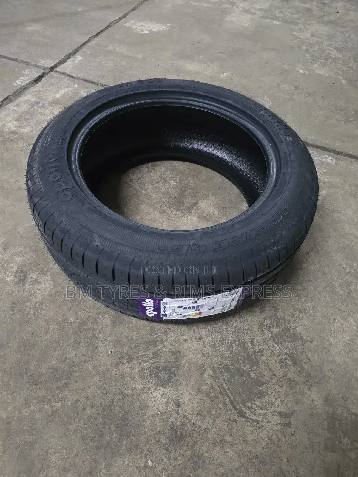 225 /55 R17 Apollo Tyres (India)