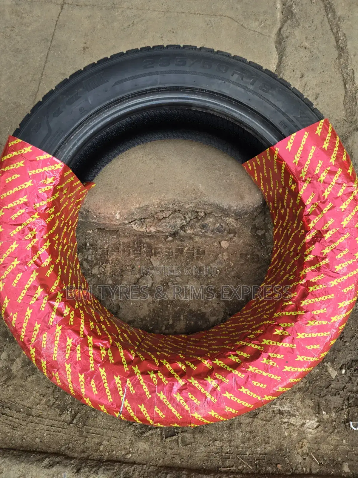 235 /50 R18 Roadx Tyres (Su01).