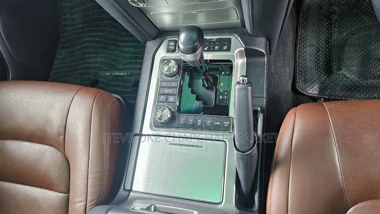Toyota Land Cruiser 4.6 V8 ZX 2019 White
