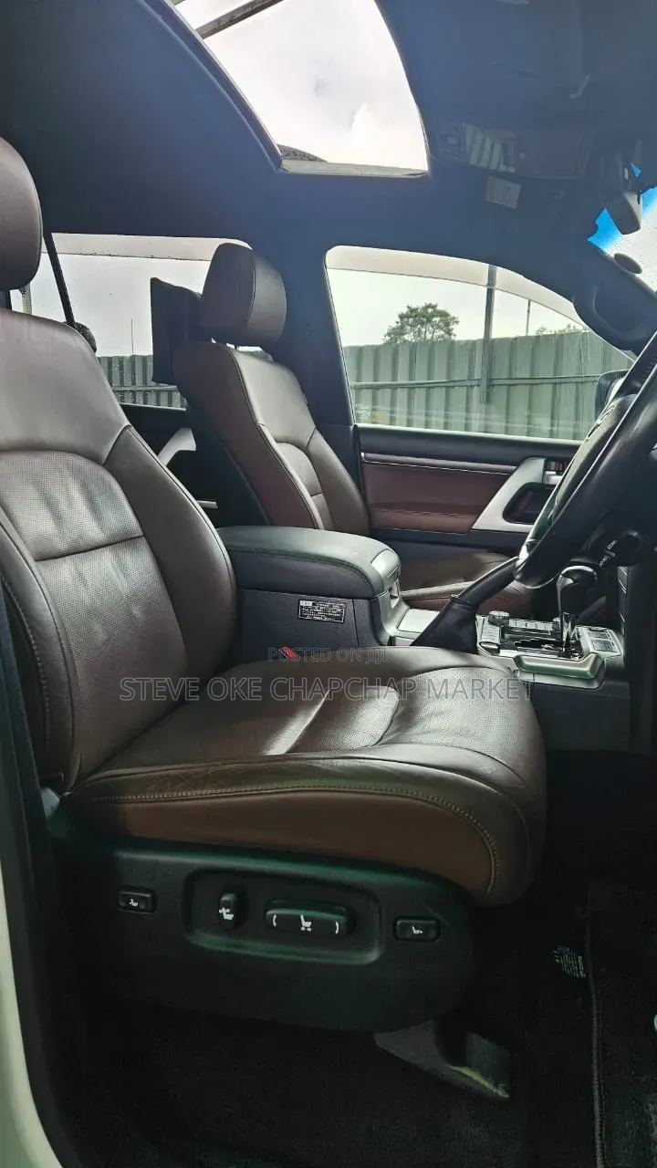 Toyota Land Cruiser 4.6 V8 ZX 2019 White