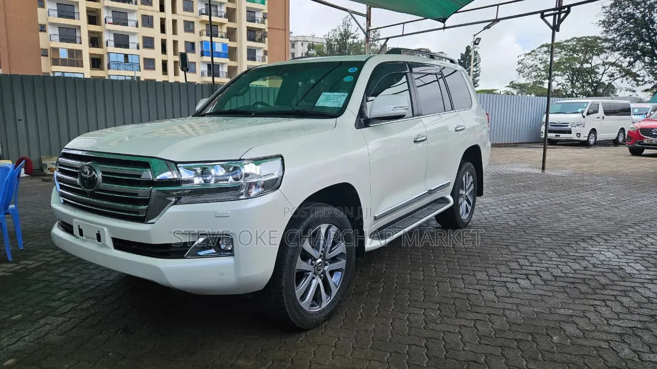 Toyota Land Cruiser 4.6 V8 ZX 2019 White