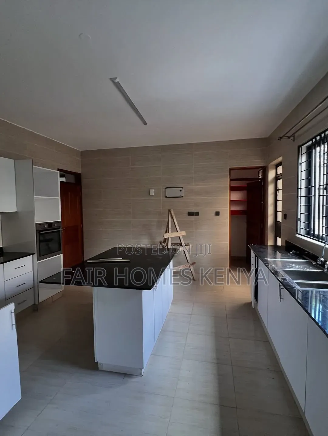 5bdrm Townhouse / Terrace in Kabarsiran Avenue, Muthangari for rent