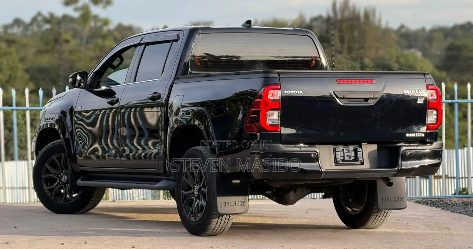 Toyota Hilux 2021 Black