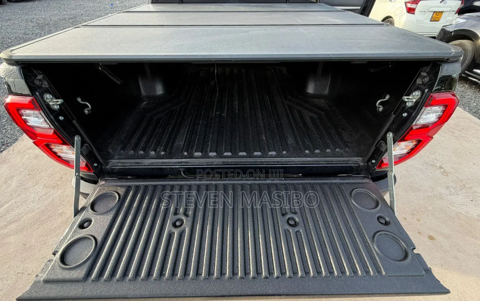 Toyota Hilux 2021 Black