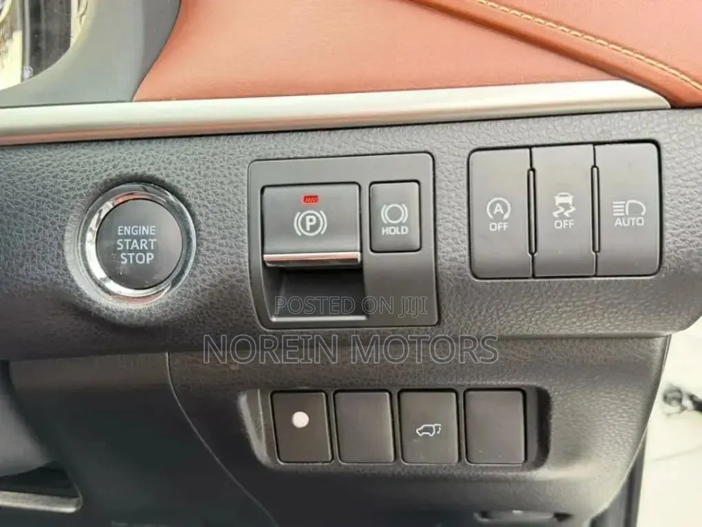 Toyota Harrier 2.0 2019 White