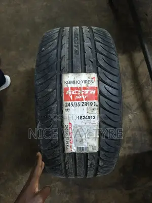245/35/ 19 Kumho