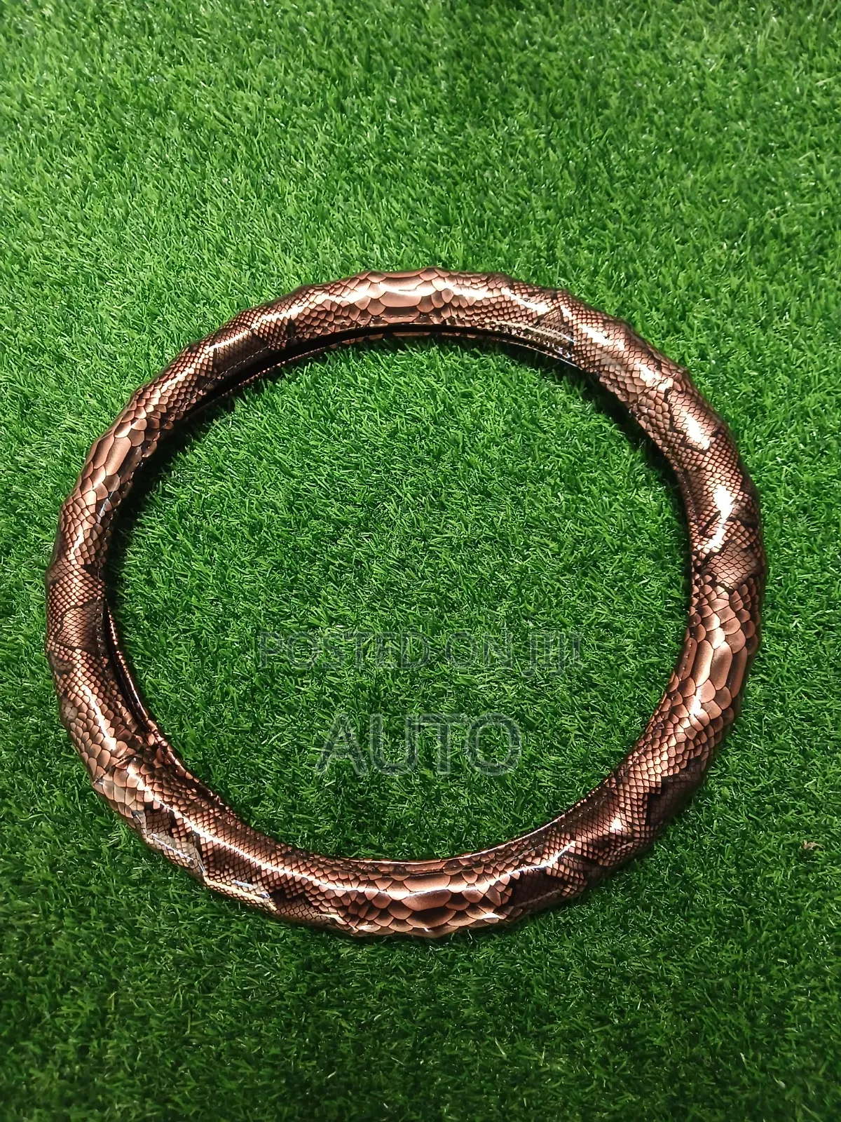 Premium Steering Wheel Cover – Stylish Snake Pattern Grip