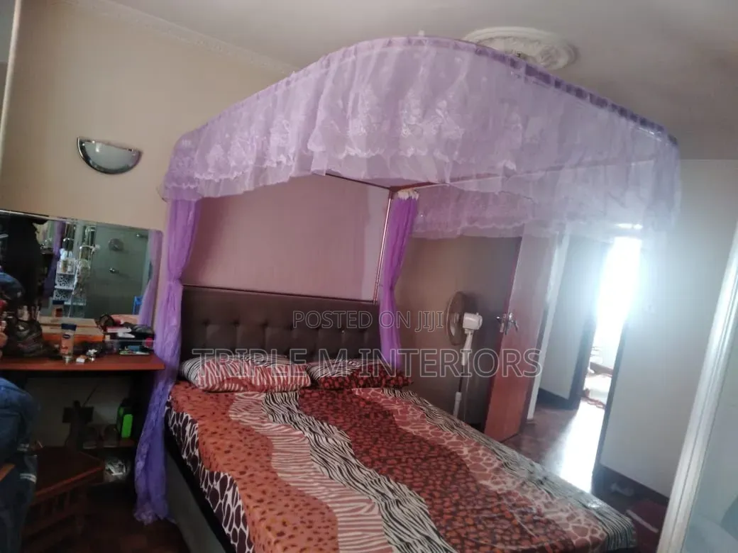 Space-Saving 2-Stand Net for Modern Bedrooms