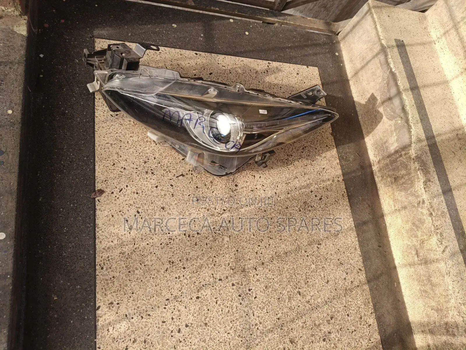 Headlight Mazda Axela (Engrave Letter J)